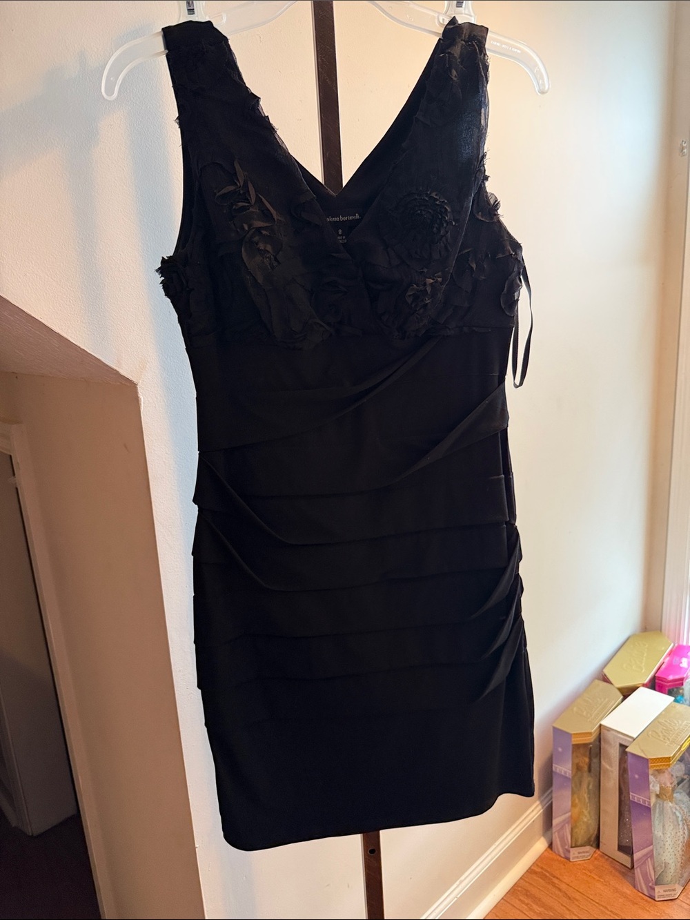 Valerie Bertinelli Black Sleeveless V-Neck Floral Applique Mini Dress